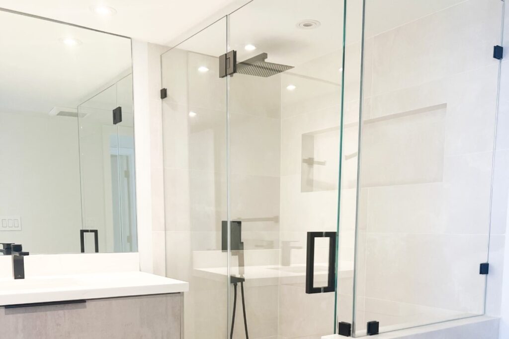 Contemporary Guest Bathroom